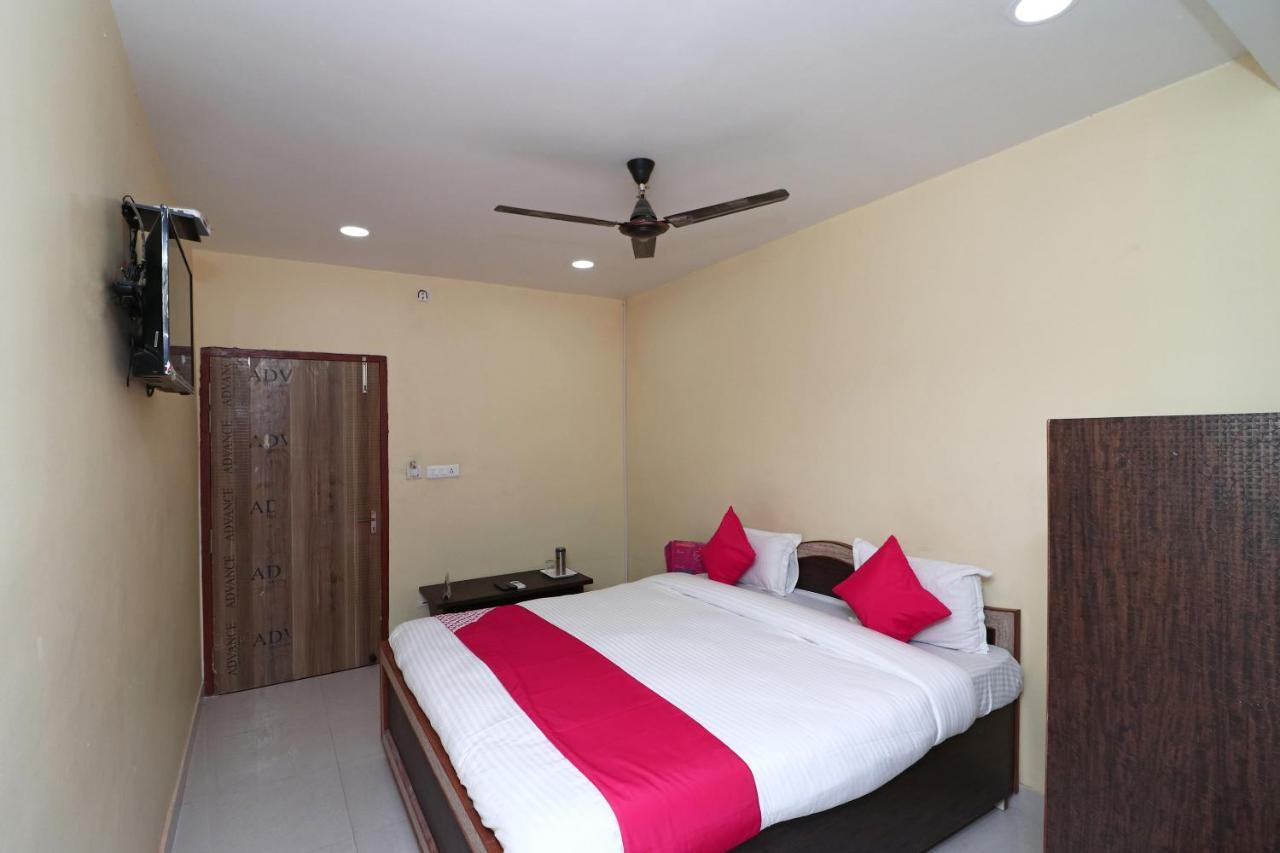 Oyo 15355 Govind Guest House Gorakhpur Exterior foto